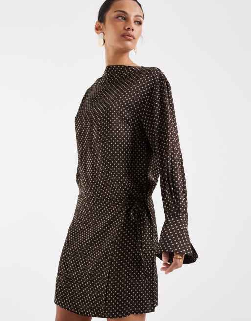 & Other Stories - Vestito corto a maniche lunghe marrone e bianco con gonna avvolgente asimmetrica, 2 di 4
