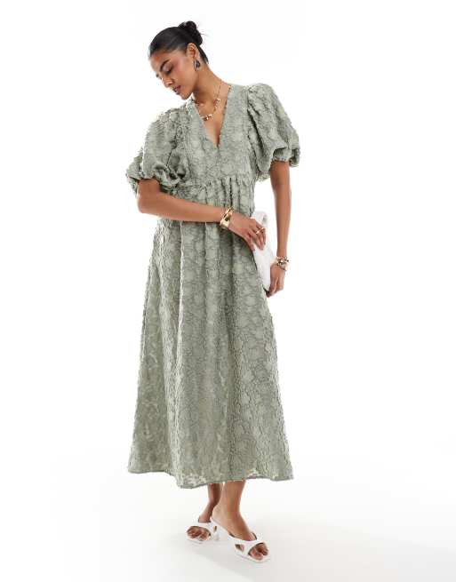 & Other Stories - Vestito lungo con maniche voluminose a fiori jacquard in 3D kaki chiaro 