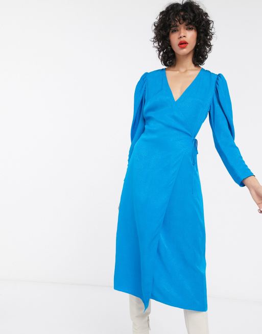 & Other Stories - Vestito midi a portafoglio in jacquard blu con maniche a sbuffo, 4 di 4