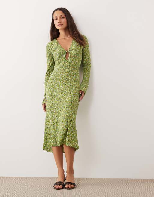 & Other Stories - Vestito verde a fiorellini con scollo a V e taglio sbieco con maniche svasate 