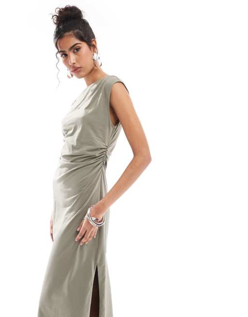 & Other Stories – Wadenlanges Jersey-Kleid in Khaki mit Drapierung und asymmetrischem verdrehtem Schulterdetail