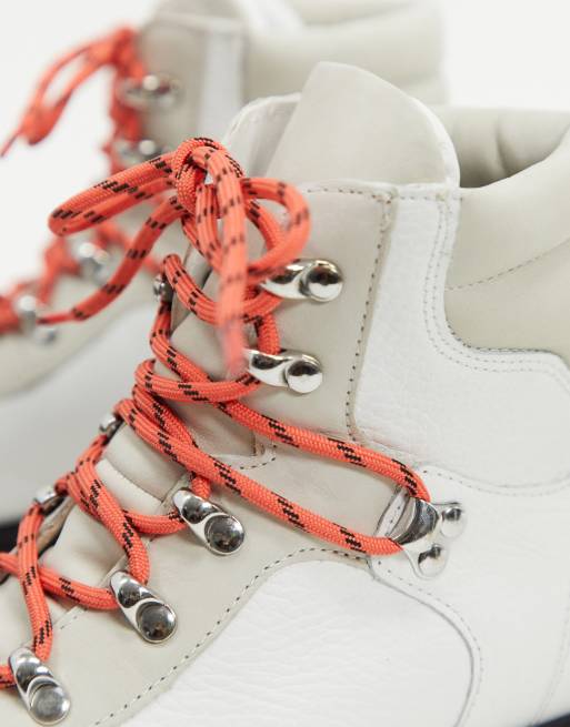 & Other Stories – Weiße Wanderstiefel zum Schnüren mit Kontrastsohle, 4 von 4