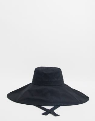 flat brim bucket hat