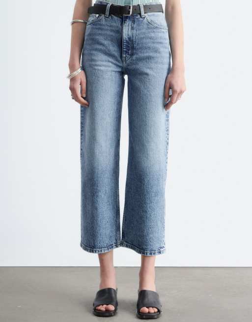 & Other Stories wide fit cropped jeans in mid blue vitnage wash , 3 of 4