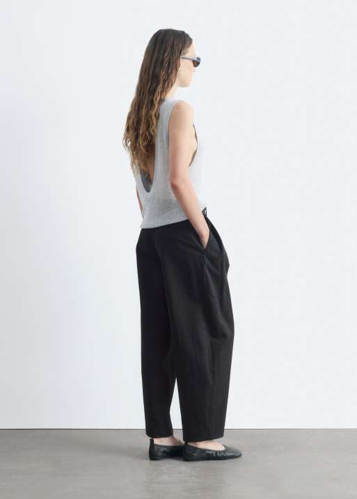 & Other Stories wide leg balloon shape trousers with front pleats in black, 2 of 4