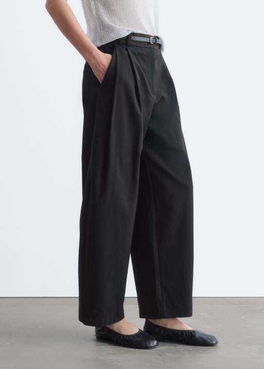 & Other Stories wide leg balloon shape trousers with front pleats in black, 3 of 4