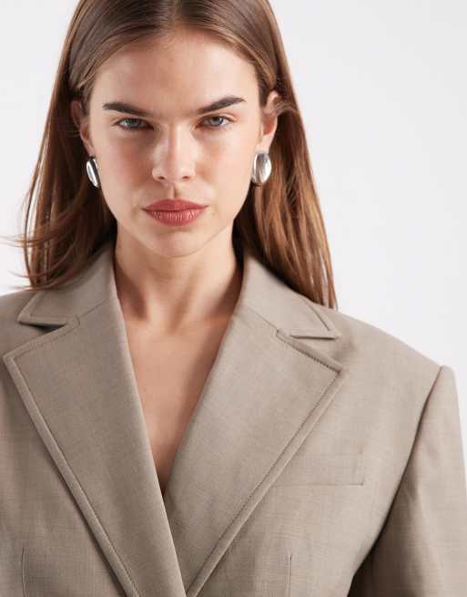 & Other Stories wool rich sculpted blazer with padded shoulders in mole brown, 3 of 4