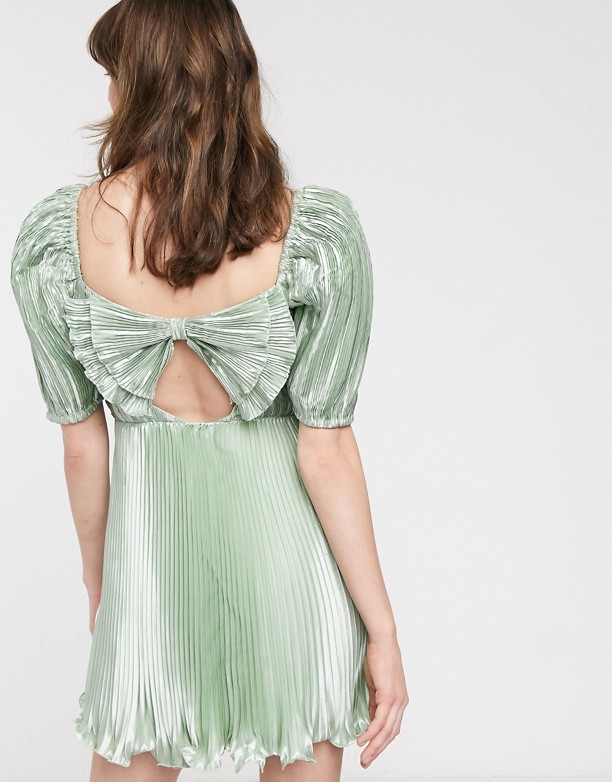  Wysoka Jakość & Other Stories – Zielona sukienka mini w metalicznym odcieniu z ozdobną kokardą na plecach Zielony