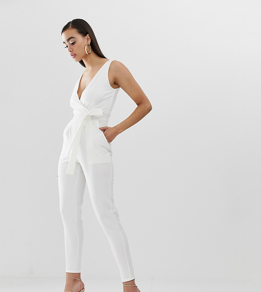 Outrageous Fortune - Jumpsuit met gestrikte taille in wit