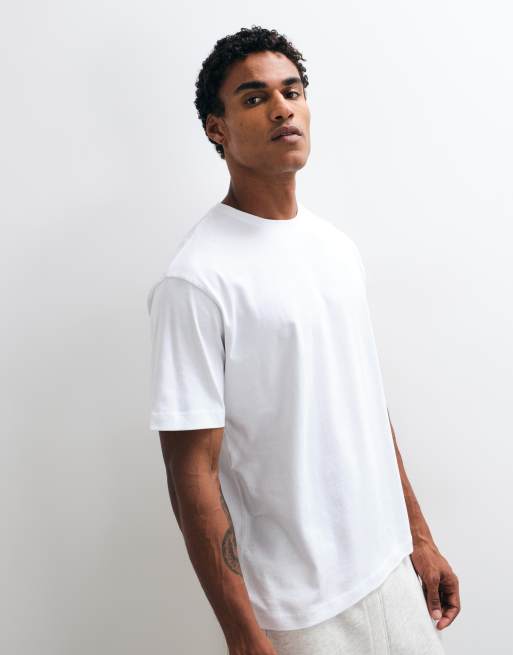 Oversize biały T-shirt z wielokolorowym nadrukiem postaci z tyłu, 4 z 5