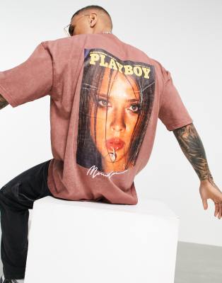 фото Oversized-футболка коричневого цвета с фотопринтом на спине mennace x playboy-коричневый цвет