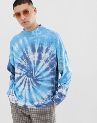 Oversized t-shirt med lange ærmer i blå spiral batikvask fra ASOS DESIGN