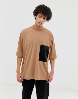 Oversized T-shirt med lomme fra Noak-Brun