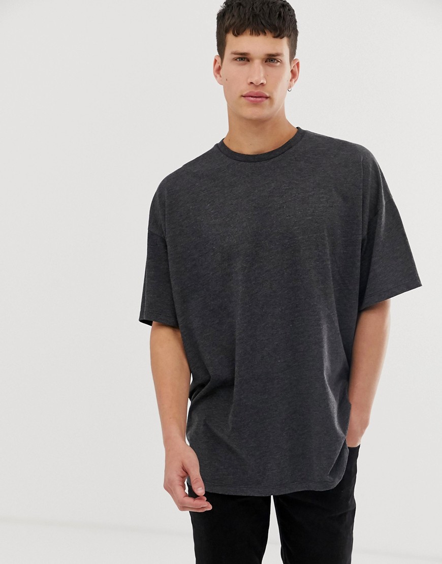 Oversized trækulsfarvet t-shirt med rund hals fra ASOS DESIGN-Grå