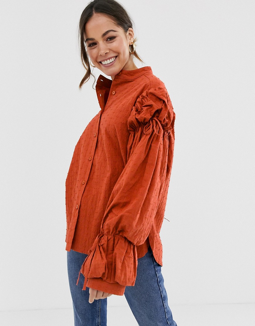 Oversized bluse med pufærmer fra Ghospell-Orange