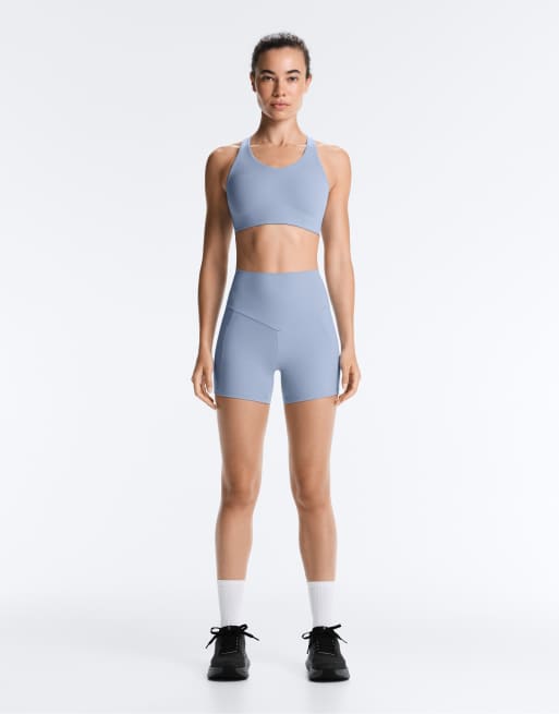 OYSHO 10 cm kompressive Hot Pants mit Tasche und hohem Bund in Blau, 3 von 7