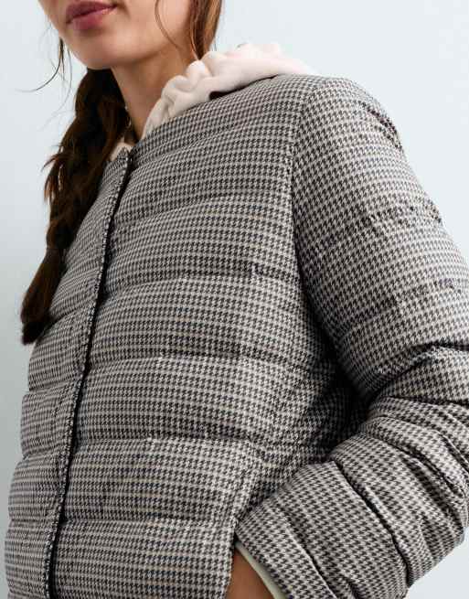 OYSHO 100% dun vadderad packbar jacka i dammigt taupe, 3 av 5