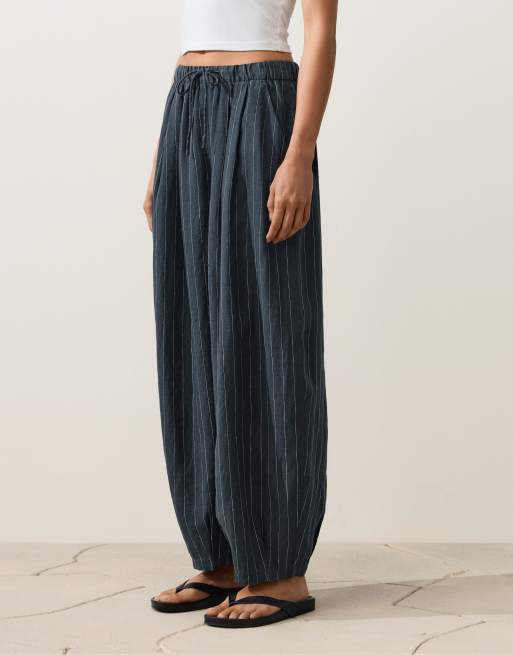 OYSHO 100% linen pleated balloon trousers in navy, 2 of 4