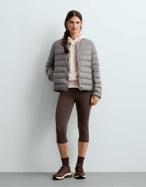 OYSHO 100 % packbare Daunen-Steppjacke in staubigem Taupe, 2 von 5