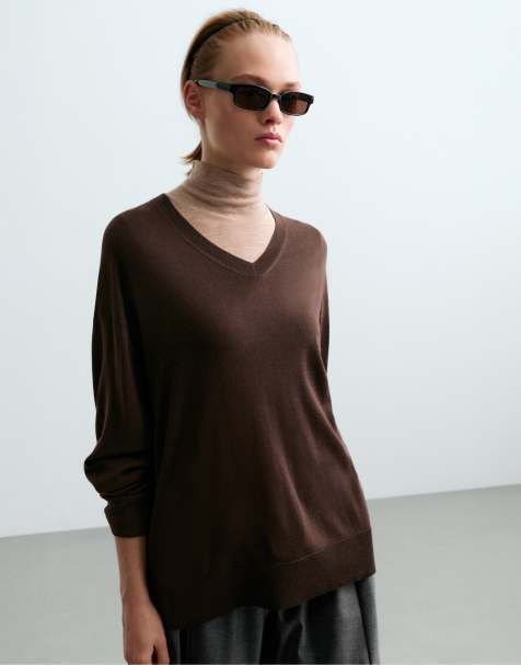 OYSHO 100% wool v-neck knit jumper in brown - view 1