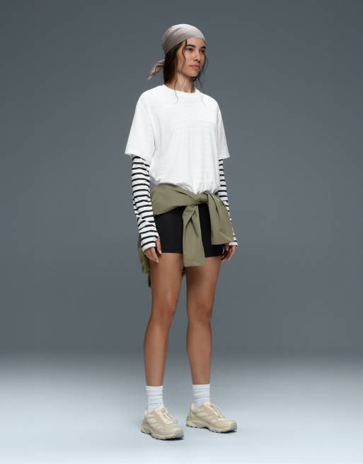 OYSHO 10cm compressive pocket high rise hot pants in black, 4 of 7