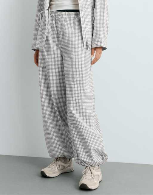 OYSHO 10k waterproof balloon trousers in black and white, 2 of 7