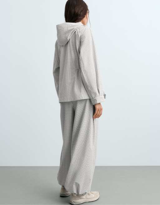 OYSHO 10k waterproof balloon trousers in black and white, 4 of 7
