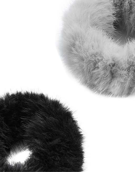 OYSHO 2 running faux-fur-effect scrunchies in black and grey, 4 of 4