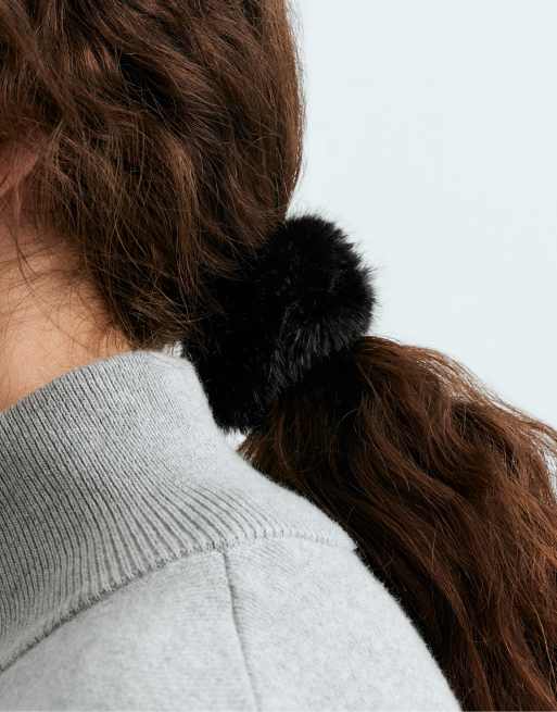 OYSHO 2 running faux-fur-effect scrunchies in black, 3 of 4