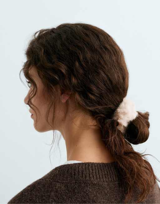 OYSHO 2 running faux-fur-effect scrunchies in light beige, 2 of 4