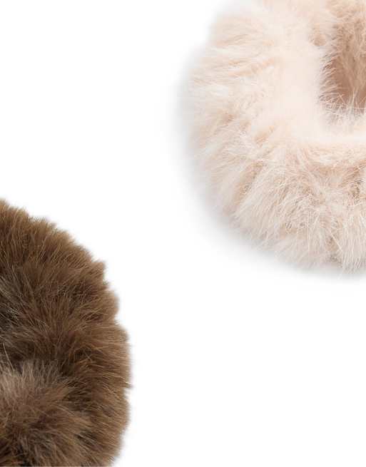 OYSHO 2 running faux-fur-effect scrunchies in light beige, 4 of 4