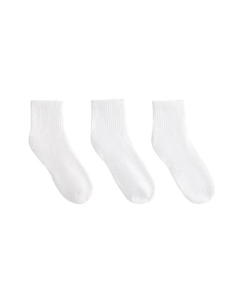 Oysho – 3 Paar kurze Sportsocken aus Baumwollmix in Weiß - view 1