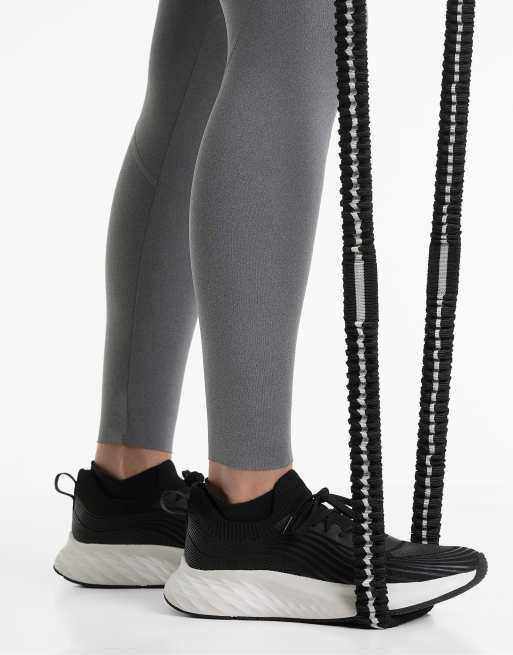 Oysho – 3 Paar Sneaker-Socken aus Polyamid-Mix in Schwarz mit Fersenlasche, 3 von 4