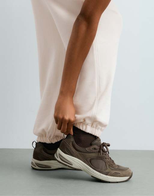 OYSHO 3 pairs of tab polyamide blend sports sneaker socks in dark brown, 3 of 4