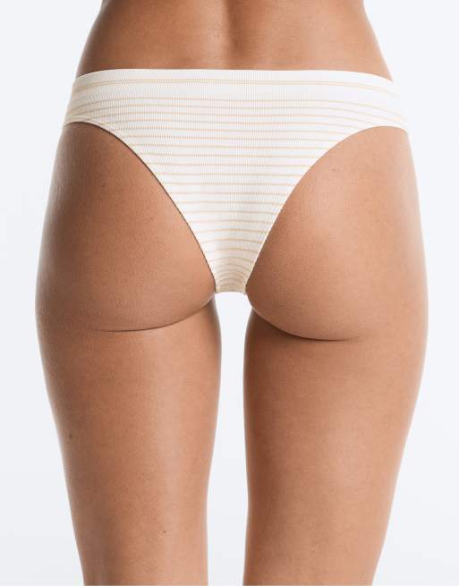 OYSHO 3 seamless ribbed polyamide blend brazilian briefs in off-white, 4 of 4