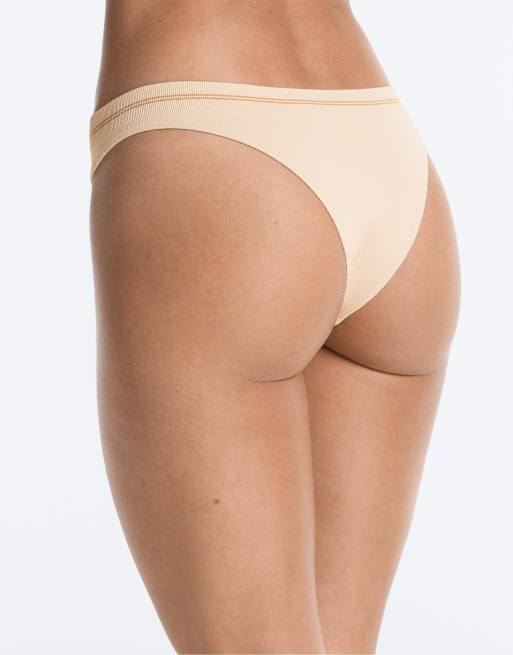 Oysho – 3er-Pack nahtlose, brasilianische Slips aus Polyamidmix in Wollweiß mit Rippenstruktur, 3 von 4
