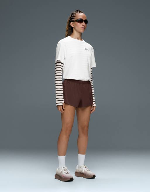 OYSHO 6cm tief sitzende Funktionsshorts in Braun, 3 von 7