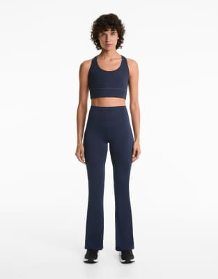 OYSHO - Ausgestellte Hose aus Comfortlux in Marineblau mit hohem Bund