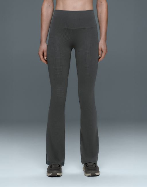 OYSHO ausgestellte Hose mit hoher Taille und Hahnentrittmuster in gre, 2 von 7
