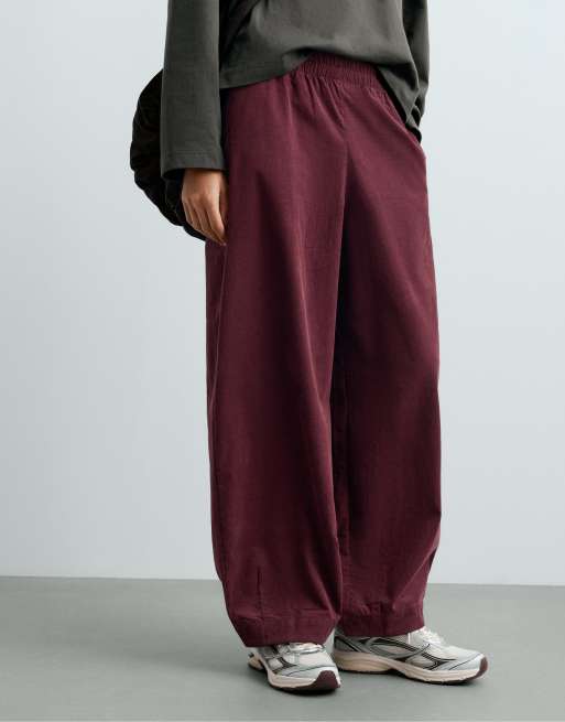 OYSHO Balloon-Crop-Feincordhose in Burgunderrot, 2 von 4