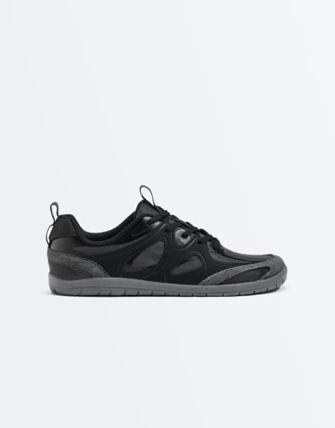OYSHO Barefoot multi-activity sports trainers in black - view 1
