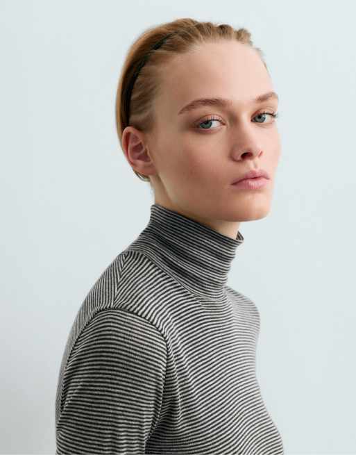 OYSHO Base layer high-neck striped rib t-shirt in black, 3 of 5