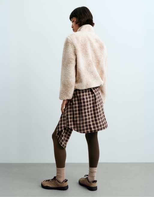 OYSHO Batikjacke aus Kunstfell in Cremeweiß, 4 von 5