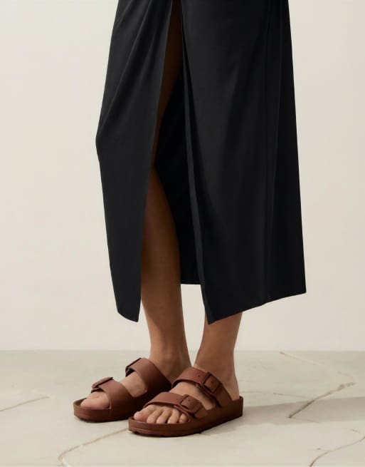 OYSHO – Beachwear – Sandalen in Braun mit Schnalle, 2 von 4