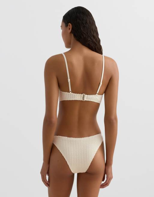 OYSHO – Bikinihose in Ecru mit mittlerer Bedeckung, U-Schnitt und Häkeldesign mit Blasenstruktur, 3 von 4