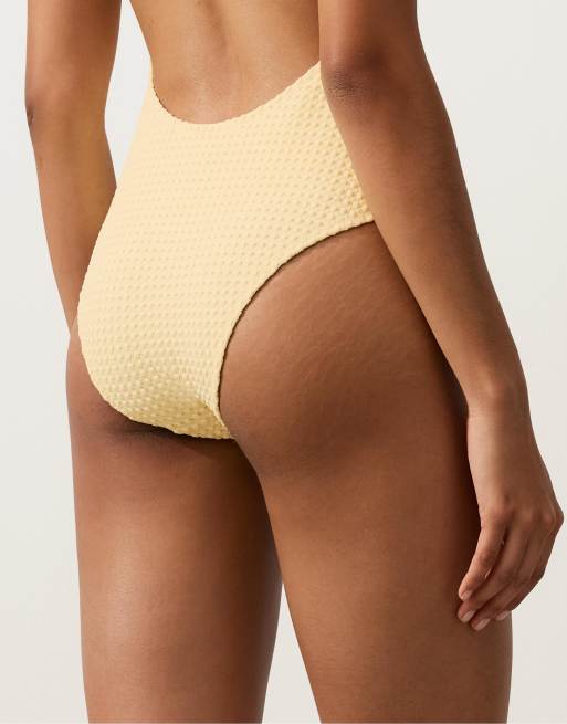 OYSHO – Blekgul, virkad baddräkt med halterneck och bubblig textur, 3 av 4