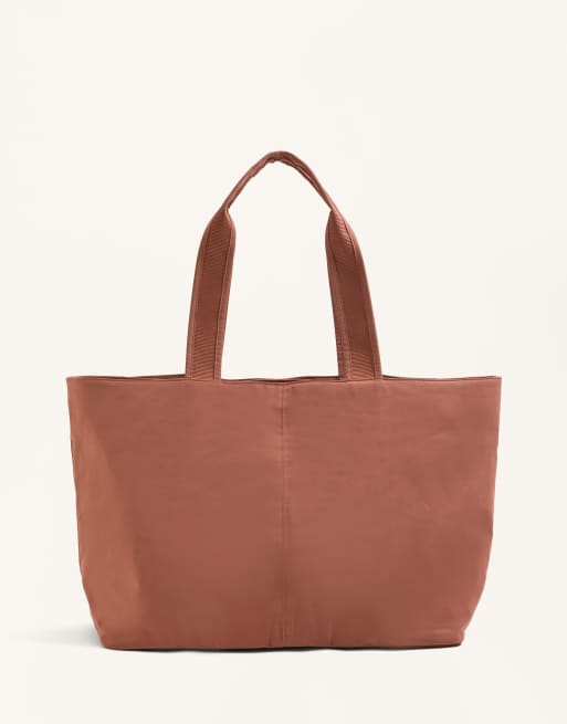 OYSHO - Borsa shopper morbida con zip color terracotta