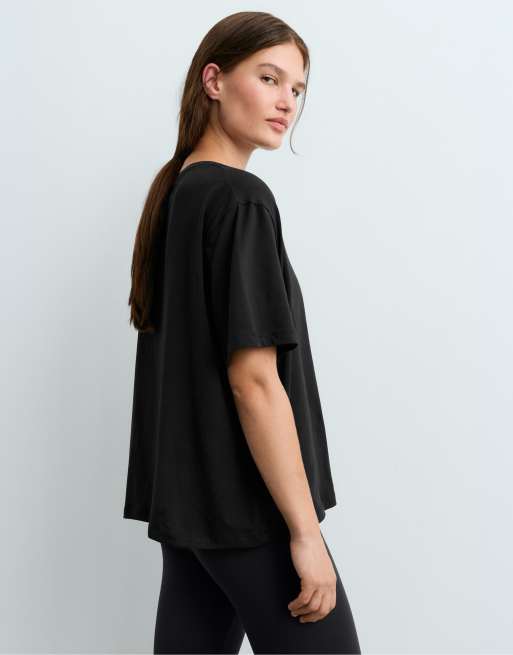 OYSHO Boxy short sleeve cotton blend t-shirt in black, 4 of 5