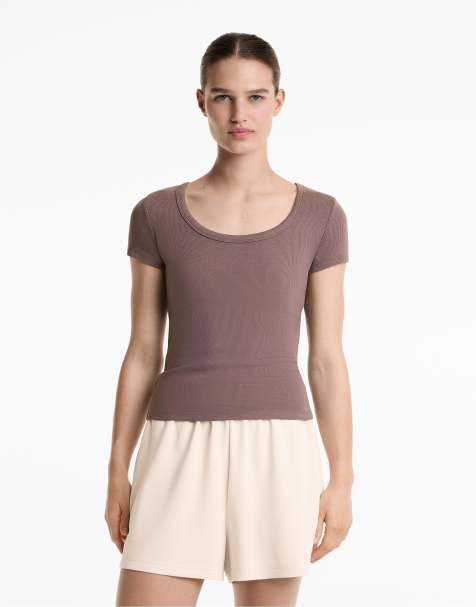 Oysho – Brun t-shirt i modal med kraftigt ribbad, rund halsringning - view 1
