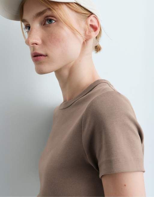 OYSHO - Brun tætsiddende T-shirt i ribbet bomuldsblanding, 3 af 5